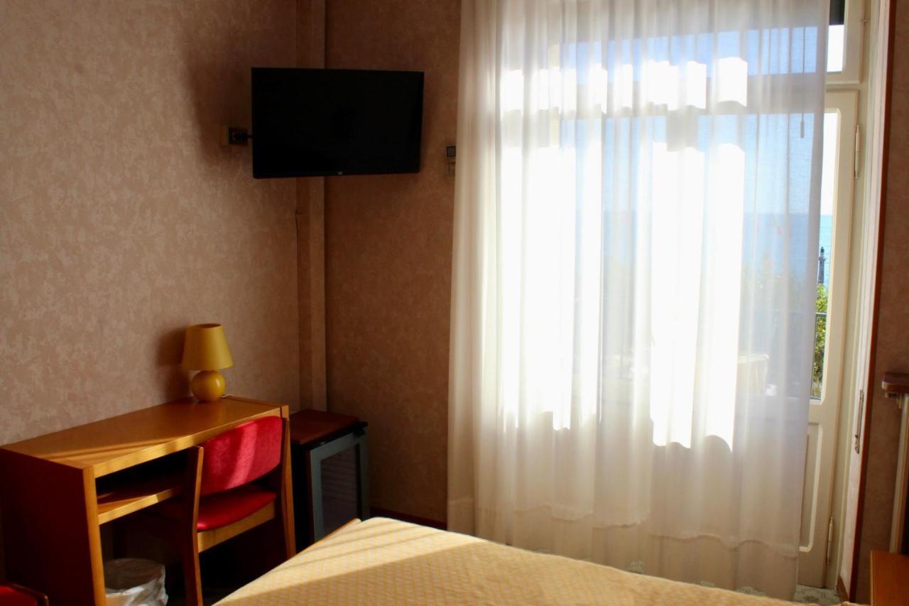 Hotel Tre Corone Garda  Dış mekan fotoğraf