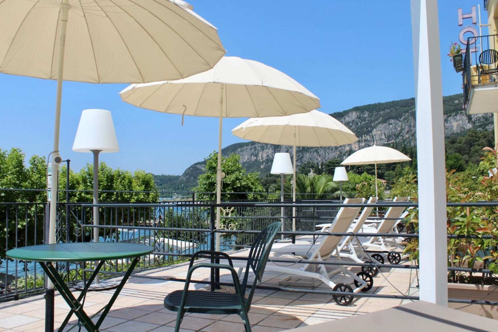 Hotel Tre Corone Garda  Dış mekan fotoğraf